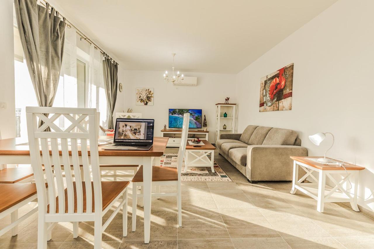 Elegant Sophia'S Apartment Brasov Ngoại thất bức ảnh